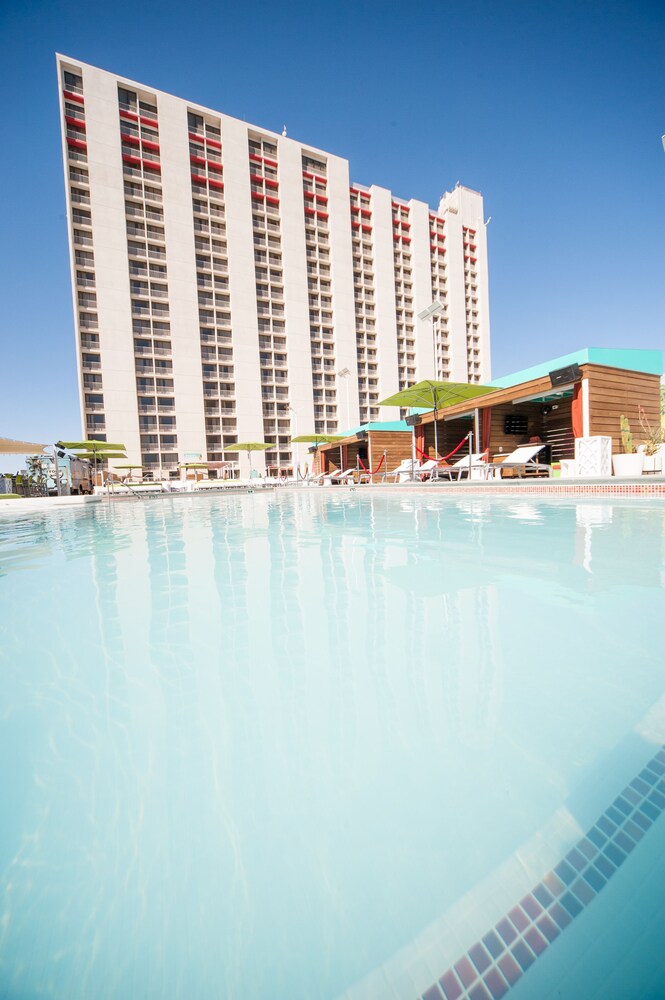 Pool, Plaza Hotel & Casino