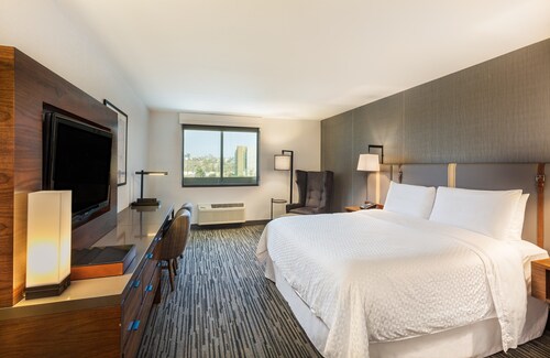 Four Points by Sheraton Los Angeles Westside