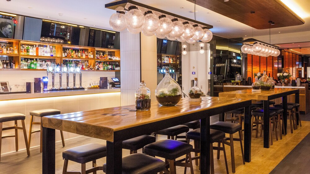 Hotel Bar