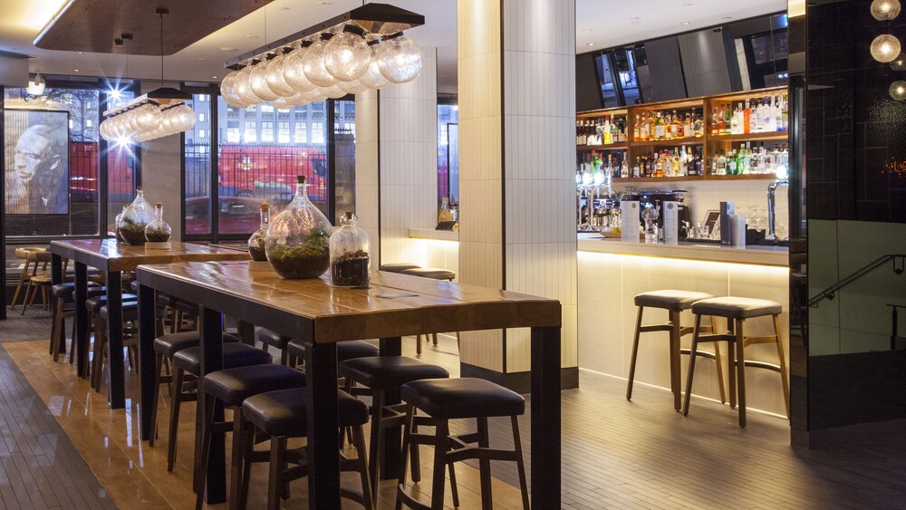 Hotel Bar
