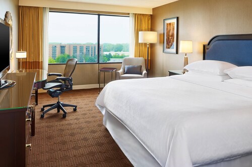Sheraton Lisle Naperville Hotel