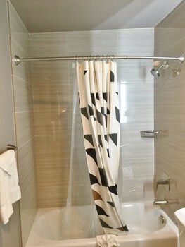 Deep Soaking Bathtub