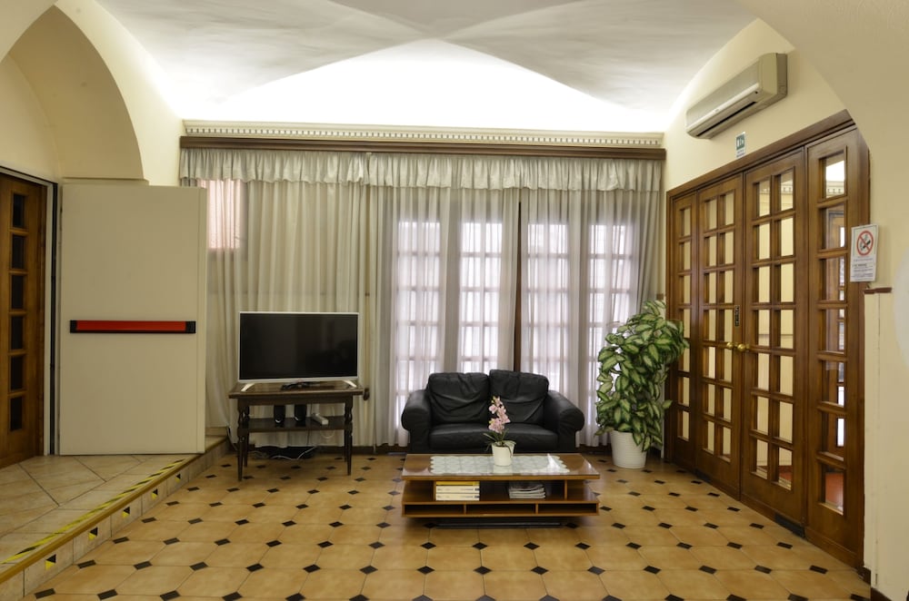 Hotel Lounge