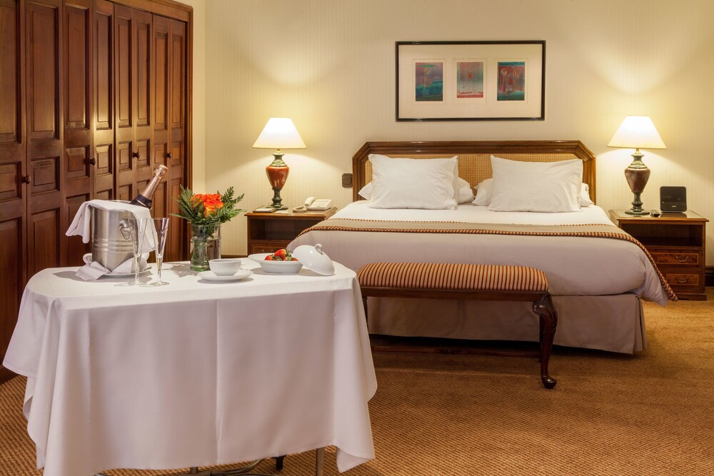 Room Service - Dining