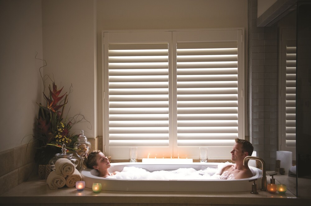 Deep Soaking Bathtub