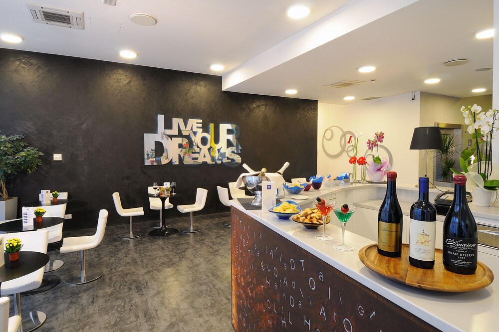 Hotel Bar