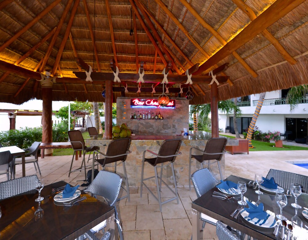Poolside Bar