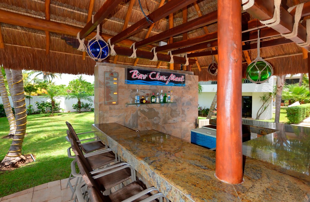 Poolside Bar