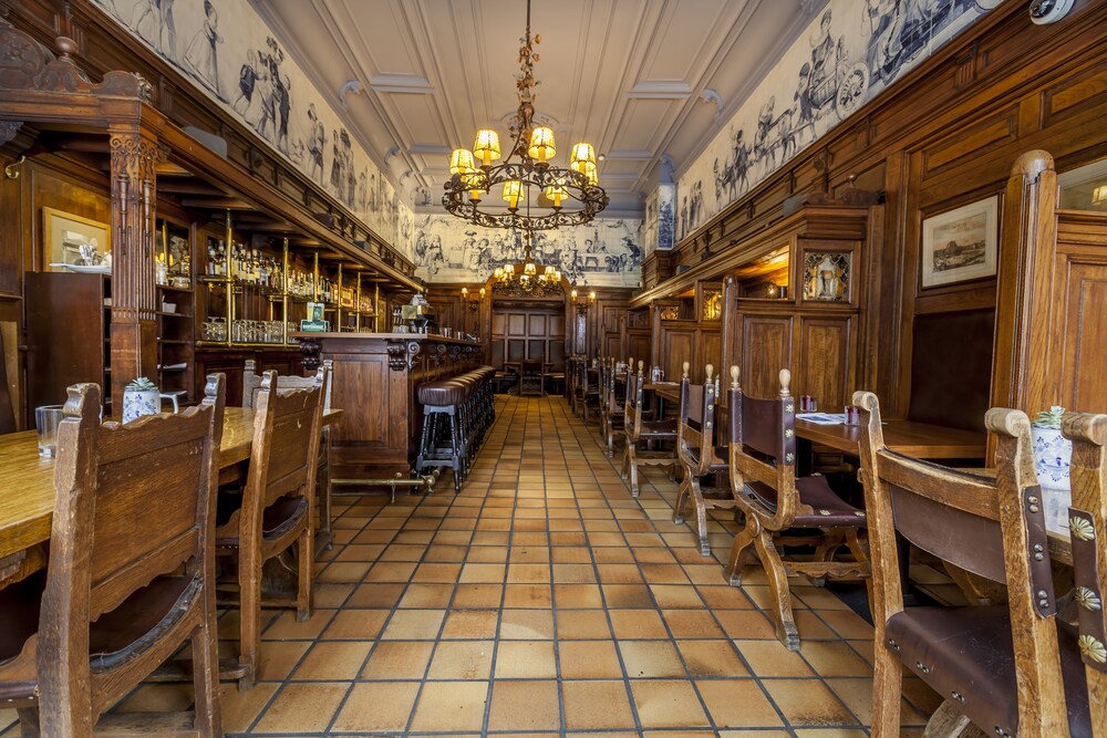 Hotel Bar