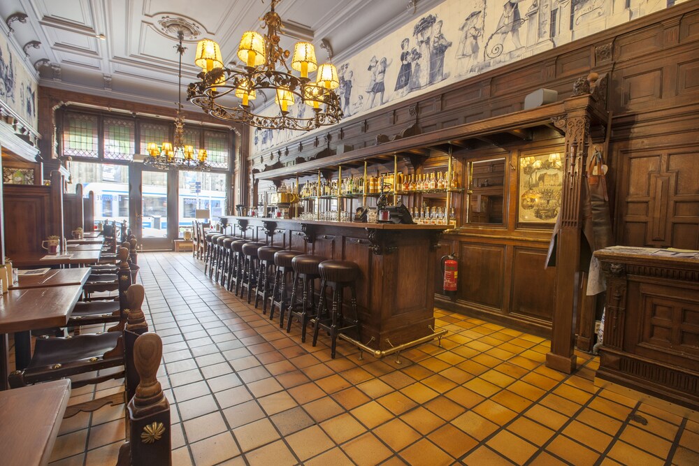 Hotel Bar