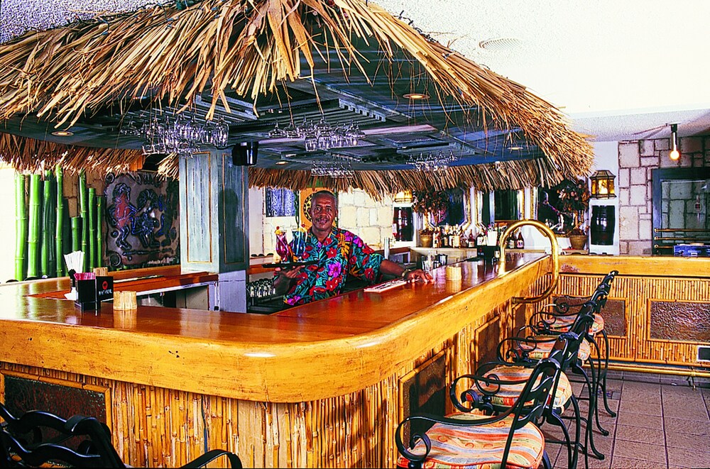 Hotel Bar