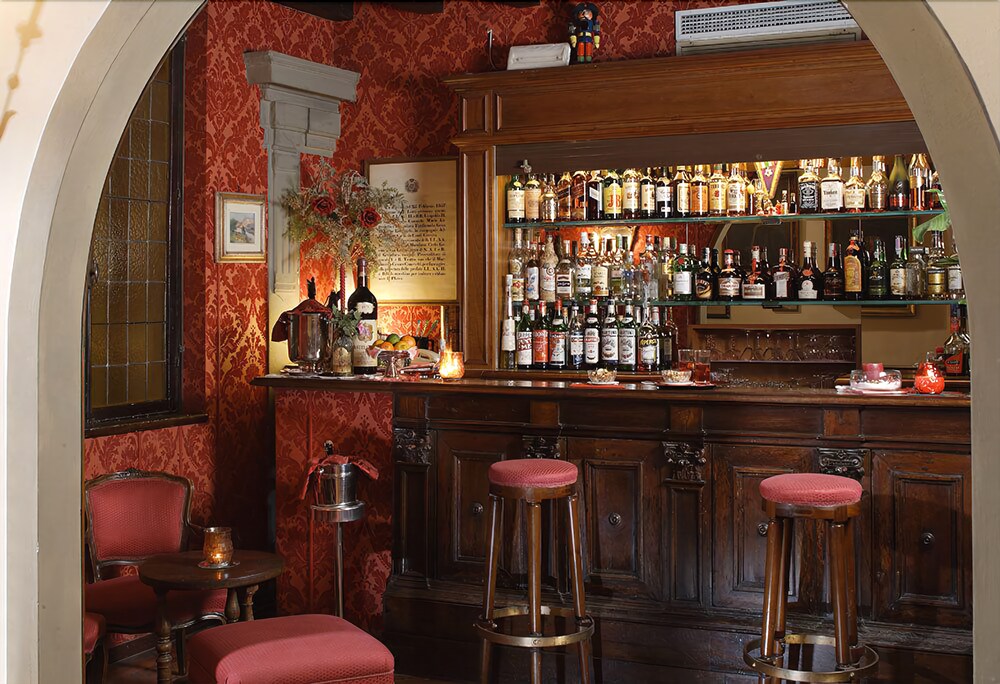 Hotel Bar