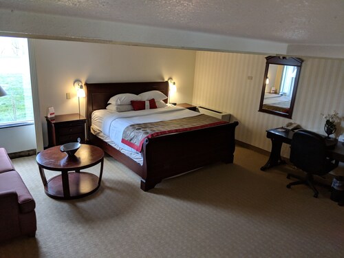 Ramada Hotel & Conference Center by Wyndham Greensburg