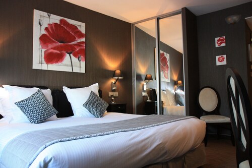 Henry II Hotel