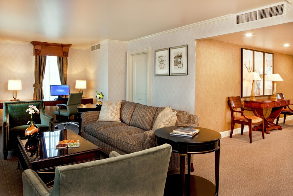 Executive Lounge