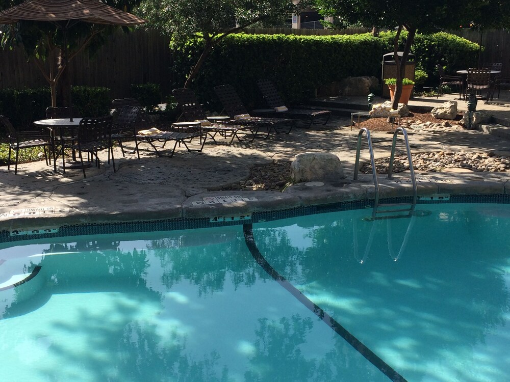 crockett community pool
