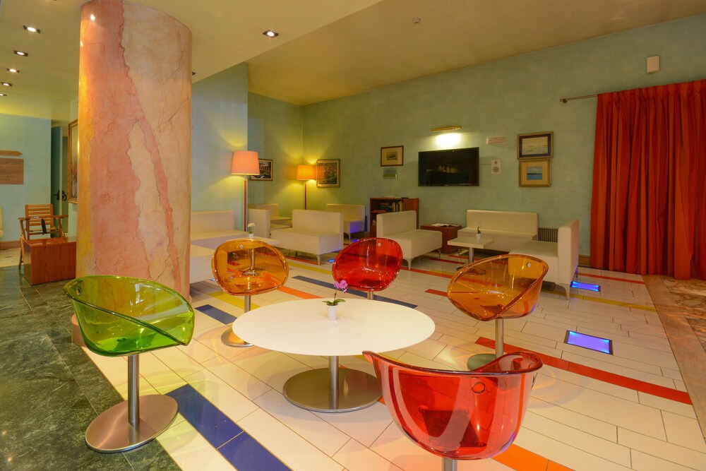Hotel Lounge