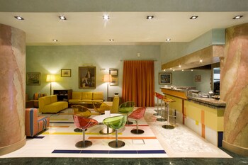 Hotel Bar