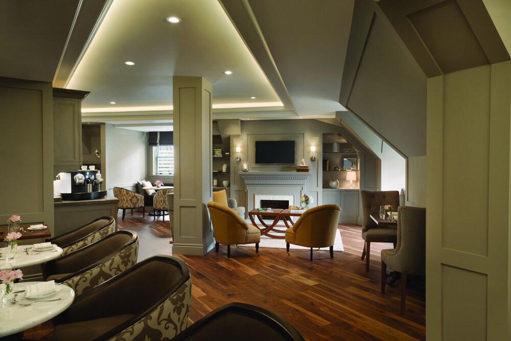 Executive Lounge