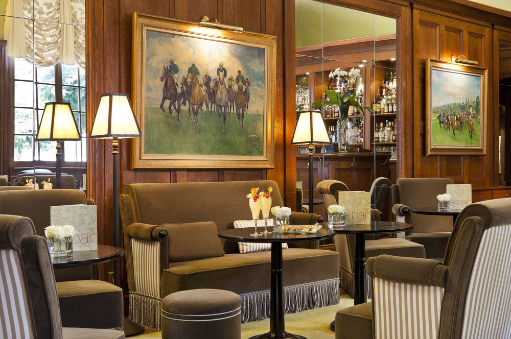 Hotel Lounge