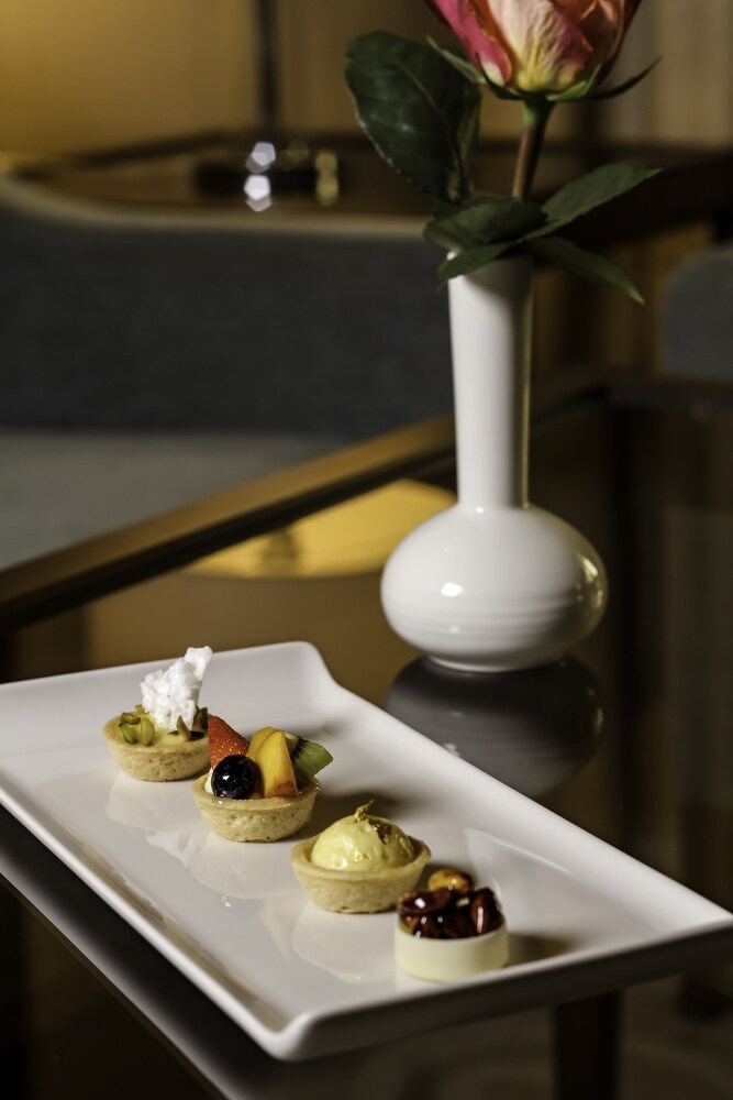 Room Service - Dining
