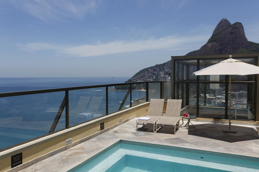 Piscina en la terraza