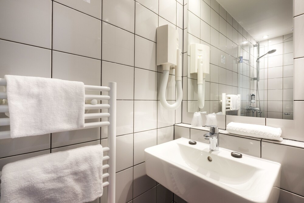 Bathroom, Libertel Gare Du Nord Suede