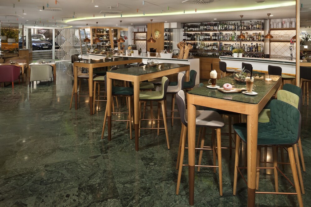 Hotel Bar