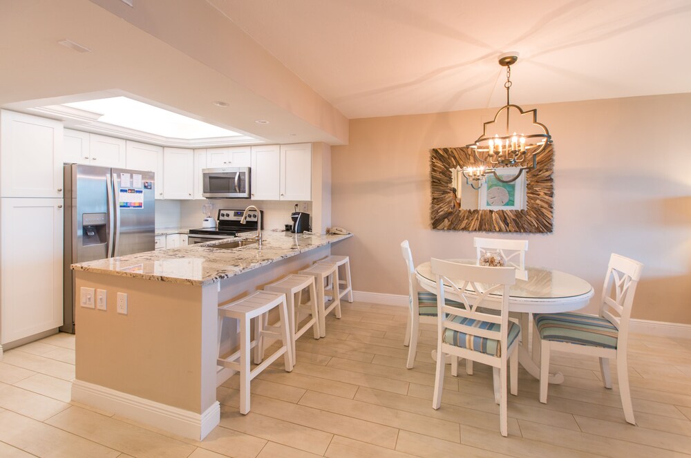 Luxury Condo, 2 Bedrooms (Island Residence) - In-Room Kitchen