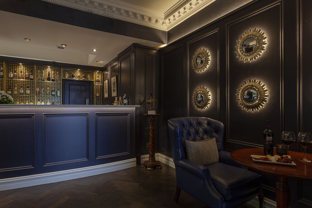 Hotel Bar