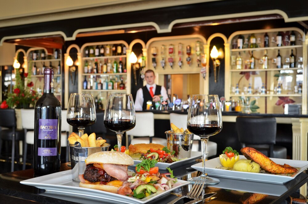 Hotel Bar