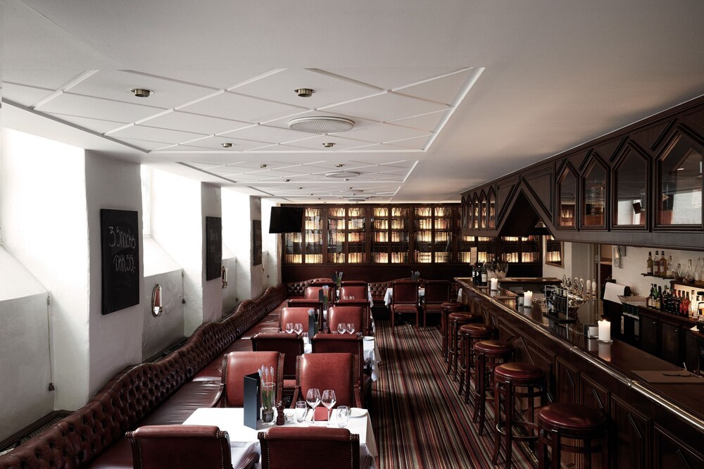 Hotel Bar