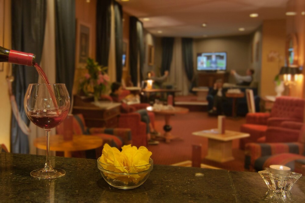 Hotel Lounge