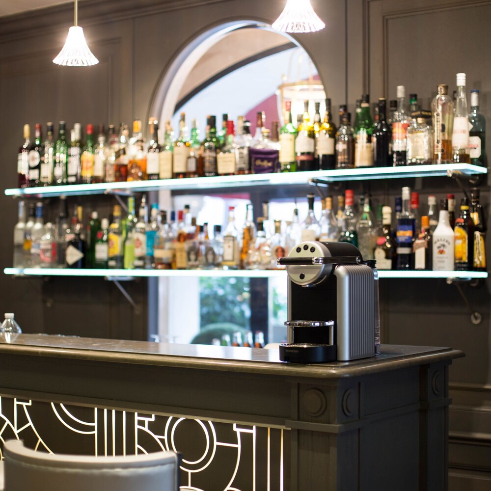 Hotel Bar