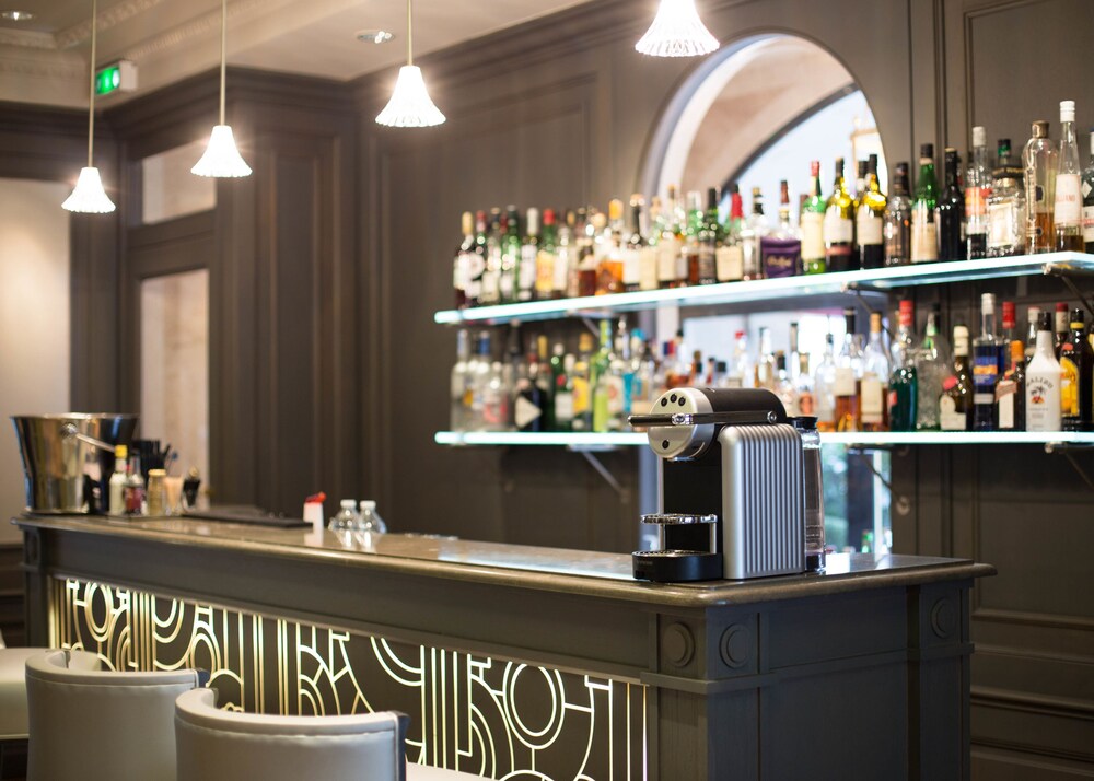Hotel Bar