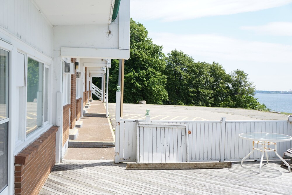 Sundeck
