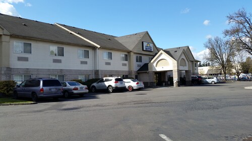 Days Inn & Suites by Wyndham Vancouver