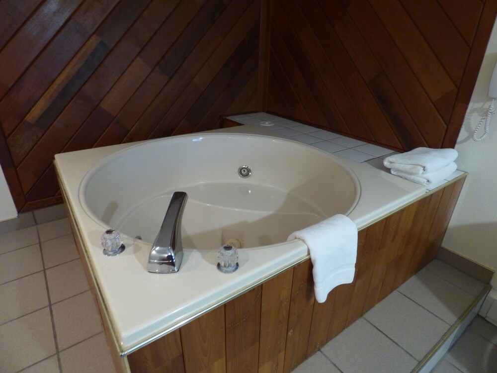 Jetted Tub