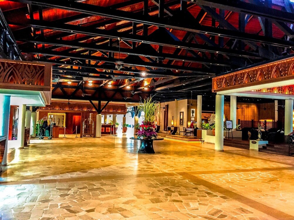 Interior entrance, Shangri-La Tanjung Aru, Kota Kinabalu