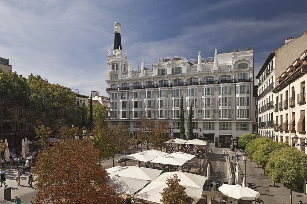 Fachada del hotel