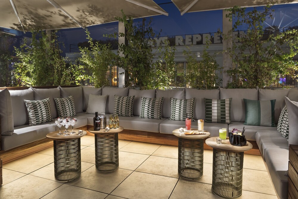 Hotel Bar