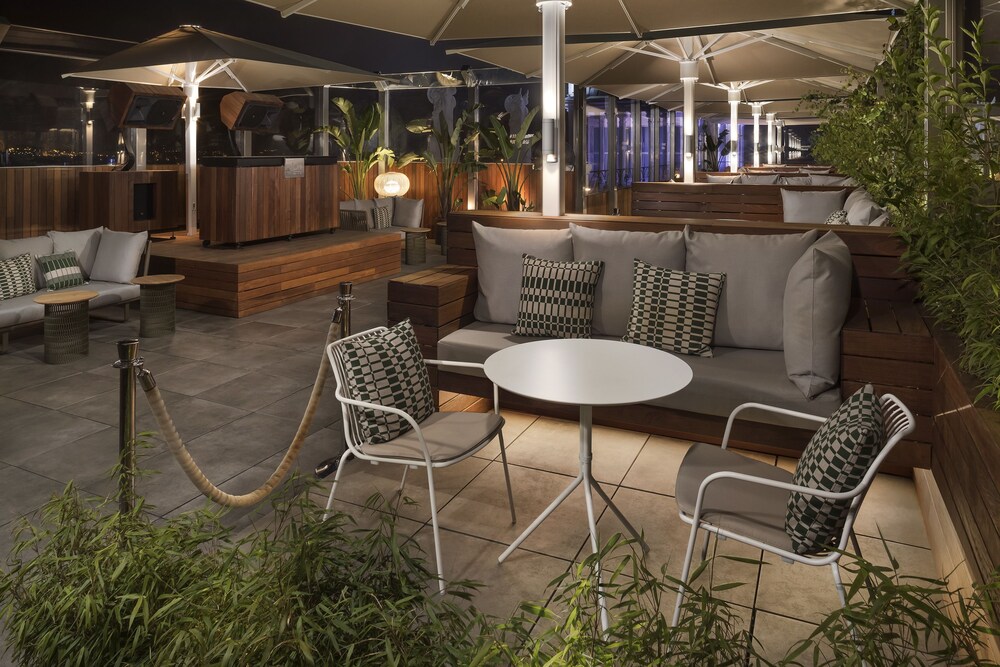 Hotel Bar
