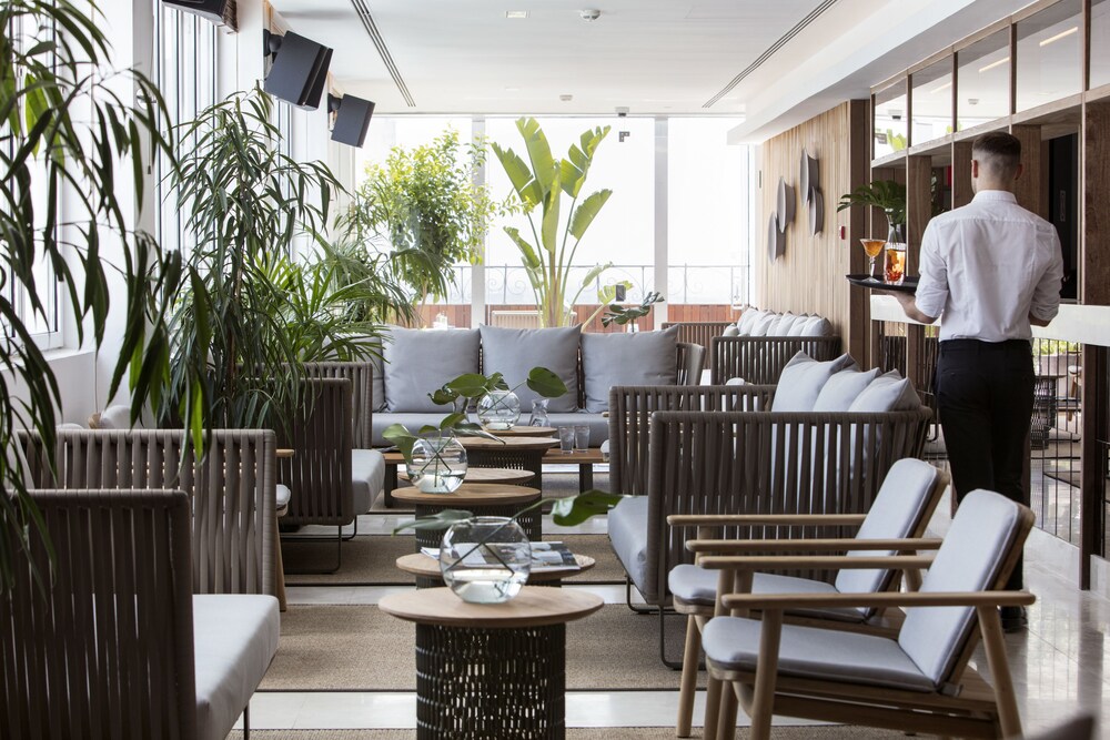 Hotel Bar