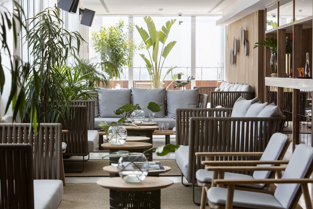 Hotel Bar