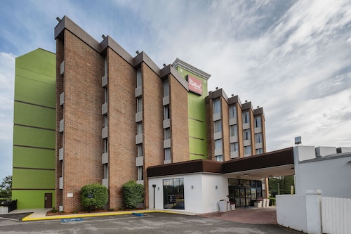 Red Roof Inn & Suites Macon