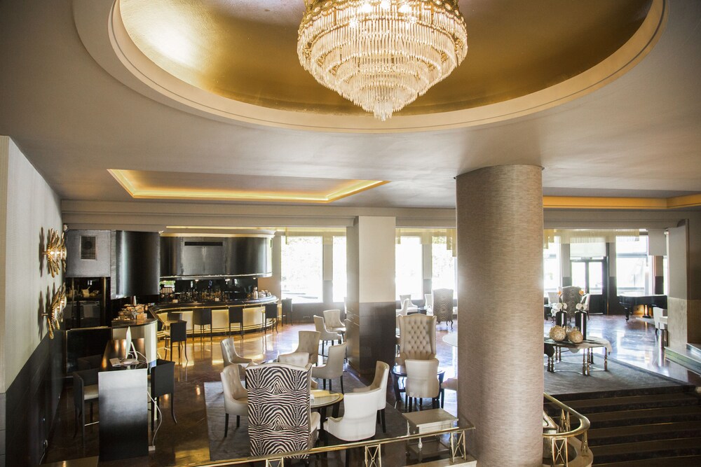Hotel Lounge