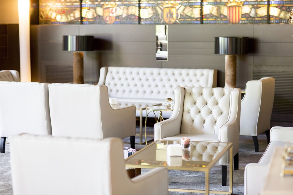 Hotel Lounge