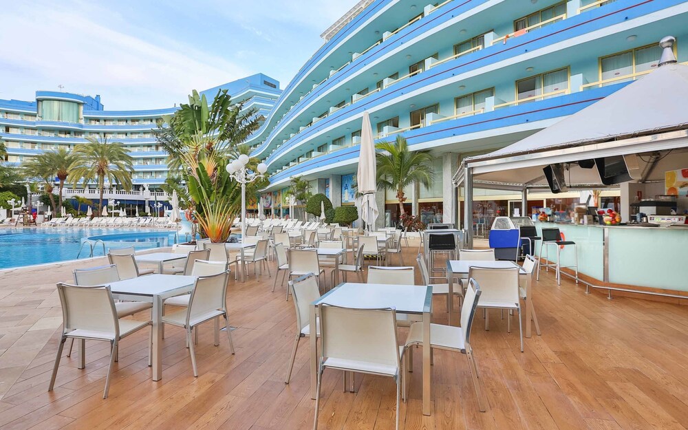 Poolside Bar