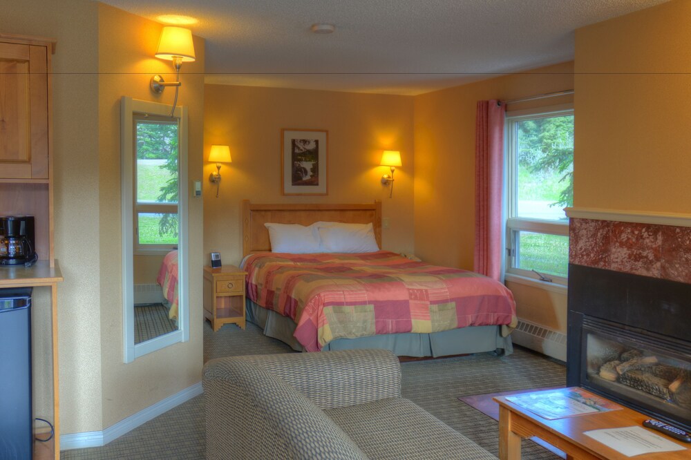 Junior Suite, 1 Queen Bed - Guestroom