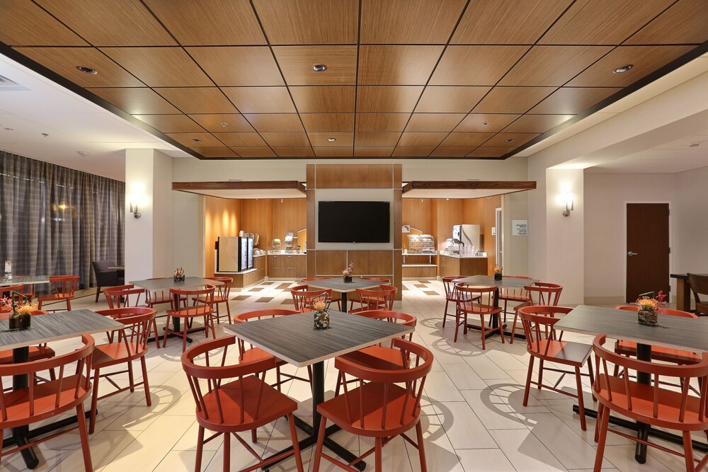 Breakfast area, Holiday Inn Express Denver Downtown, an IHG Hotel